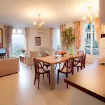 Aix Apartmanhotel 4*
